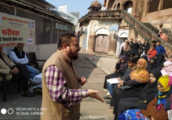 दोस्त देखकर बनाएं, मोबाइल से भी बचें, होंगे परीक्षा में कामयाब
