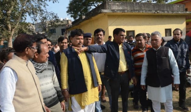 कांचमिल पार्क में लगेंगे झूले और लगेंगे रंगीन फव्वारे, विधायक तोमर और निगम आयुक्त ने किया निरीक्षण
