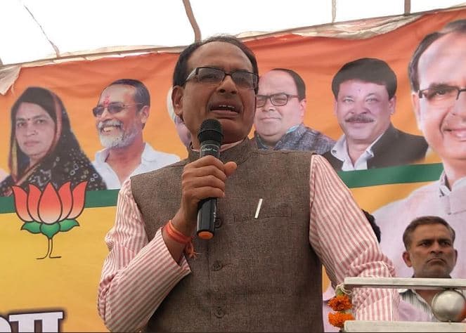 शिवराज की खुली चेतावनी…..किसान की आंखों में आंसू आए तो ईंट से ईंट बजा दूंगा