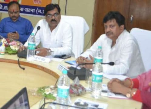 प्रभारी मंत्री की बैठक में बत्ती हुई गुल, BJP सांसद बोले- मंत्रीजी या तो कांग्रेस रह सकती है या बिजली