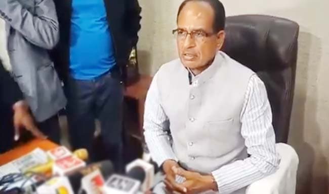 कांग्रेस सरकार भी राहुल गांधी की तरह कनफ्यूज, सिंधिया मेरे दुश्मन नहीं : शिवराज