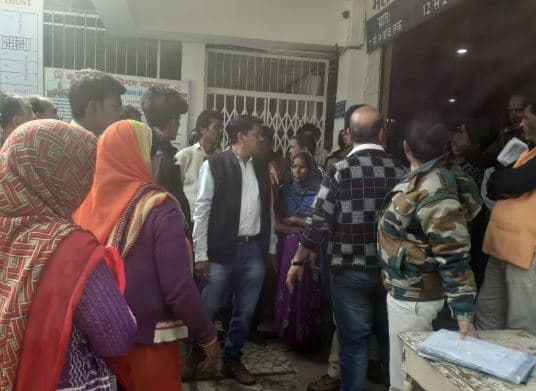दबंगों ने लड़की को जिन्दा जलाया, 24 घण्टे बाद हार गई जिंदगी की जंग