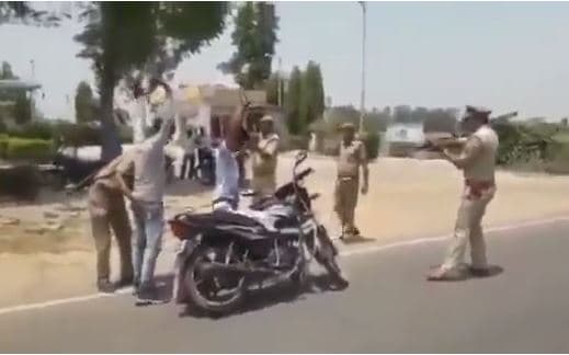 होशियार! यहां पुलिस बंदूक की नोक पर करती है वाहन चैकिंग, वीडियो वायरल