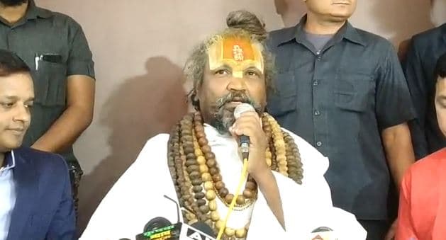 साधुओं की हत्या पर भड़के कंप्यूटर बाबा, बोले-UP में रामराज है या रावनराज