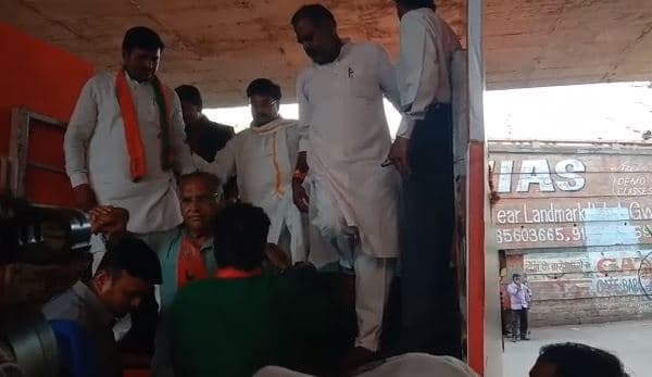 जी��� के जश्न के लिए निकले विवेक के विजय रथ का तखत टूटा, मची अफरा तफरी
