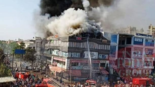 VIDEO: कोचिंग सेंटर में भीषण आग, टीचर सहित 15 की मौत, जान बचाने बिल्डिंग से कूदे छात्र