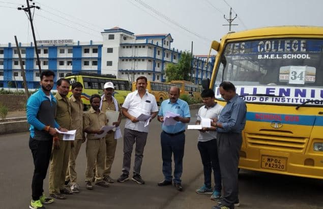सड़कों पर उतरी आरटीओ की टीम, 205 स्कूल बसों की हुई जाँच