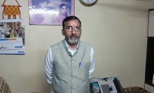 धनबल और बाहुबल से प्रत्याशियों को बिठा रही भाजपा : हीरालाल त्रिवेदी