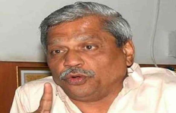 कांग्रेस नेताओं की बदजुबानी की शिकायत करने गए झा के खुद बिगड़े बोल