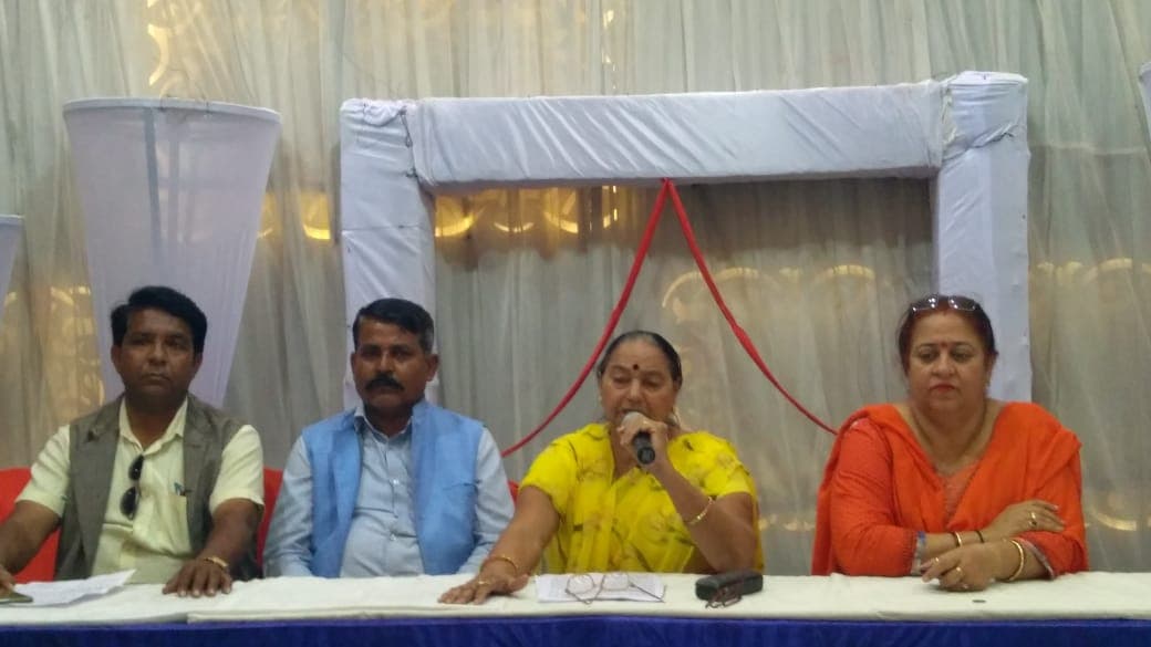 कांग्रेस प्रत्याशी पर पूर्व पार्षद ने लगाये झूठी शिकायत के आरोप