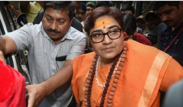 भीम आर्मी ने साध्वी प्रज्ञा के चेहरे पर कालिख पोतने वाले को 5 लाख देने का किया ऐलान