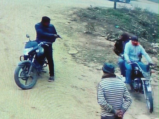 भूमि मुक्त कराने गए अफसरों पर बाइकसवार युवकों ने तानी पिस्टल