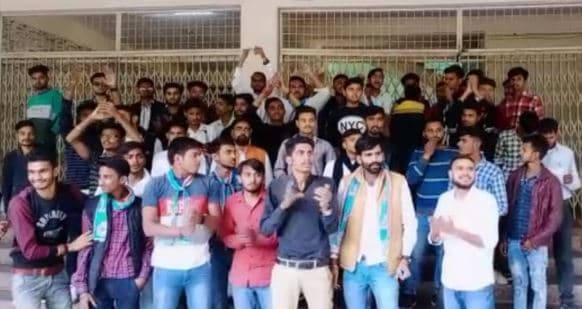 रिजल्ट बनाने वाली कम्पनी के खिलाफ NSUI का हंगामा, ब्लैक लिस्ट कर FIR की मांग