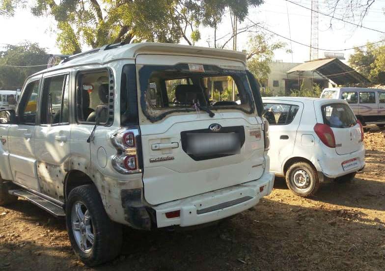 भाजपा विधायक के काफिले पर हमला, प्रचार वाहन में तोड़फोड़, बेटे को आई चोट