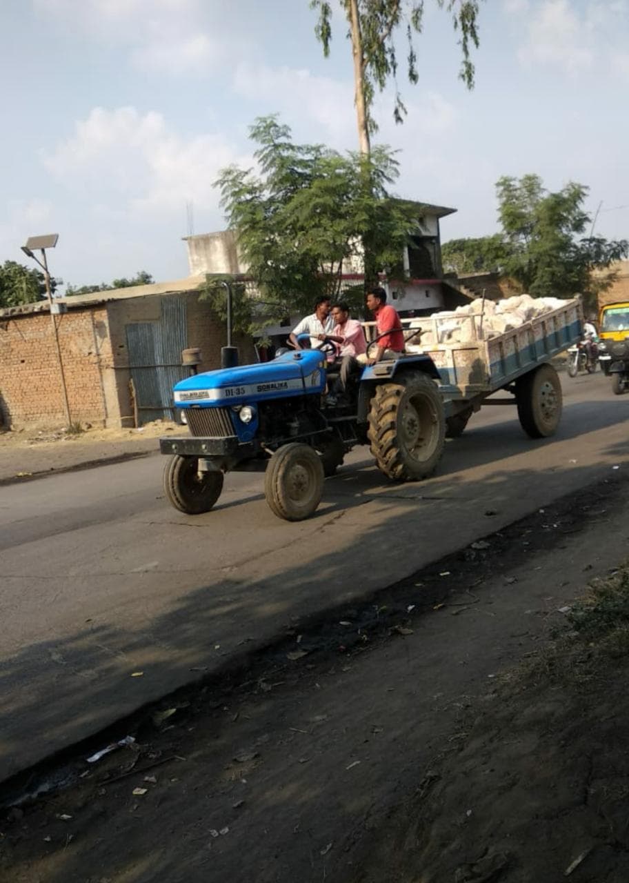 नए चौकी प्रभारी के आते ही धड़ल्ले से होने लगा है अवैध बोल्डर का परिवहन