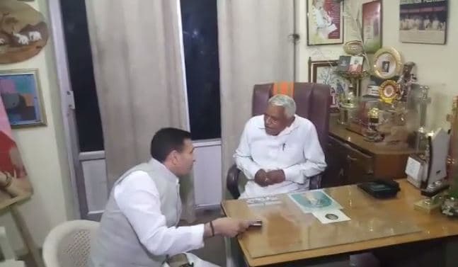 VIDEO : अब पटवारी ने की गौर से मुलाकात, पूर्व सीएम बोले आप ईमानदार हो