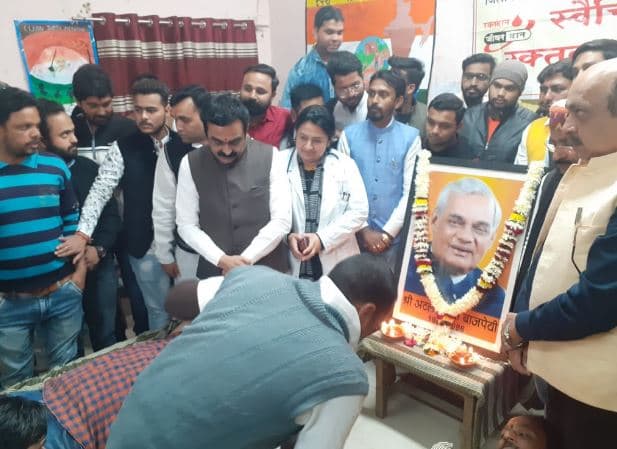 पूरे देश में एनआरसी को लेकर कांग्रेस फैला रही भ्रम: राकेश सिंह