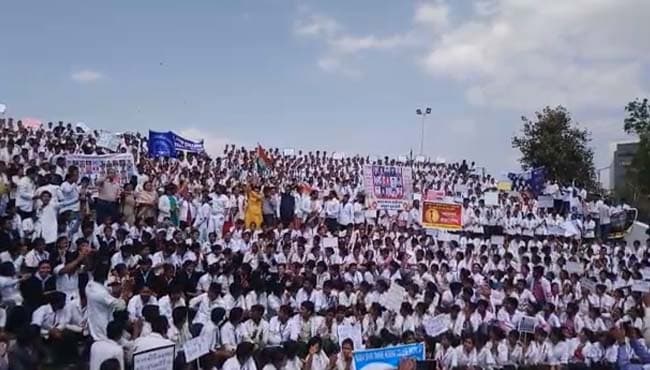VIDEO: पाक पर हमले का भोपाल में जबरदस्त जश्न, देशभक्ति के नारों से गूंज उठा शौर्य स्मारक