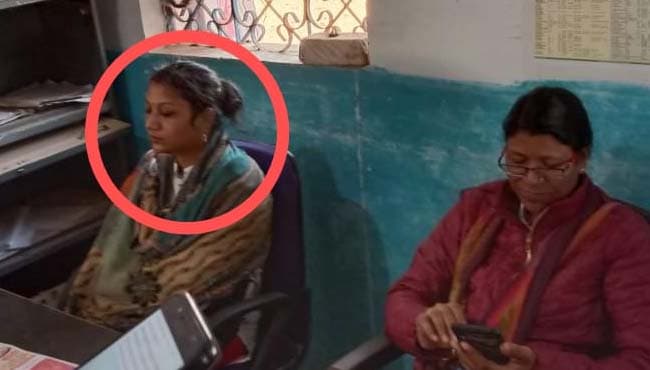 आंगनवाड़ी कार्यकर्ता से रिश्वत लेते महिला अधिकारी रंगेहाथ गिरफ्तार