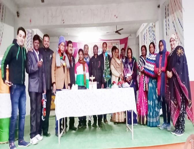 क्रिश्चन समाज के लोगों को मुस्लिम समाज के स्कूल में प्रार्थना करने के लिए दी दावत