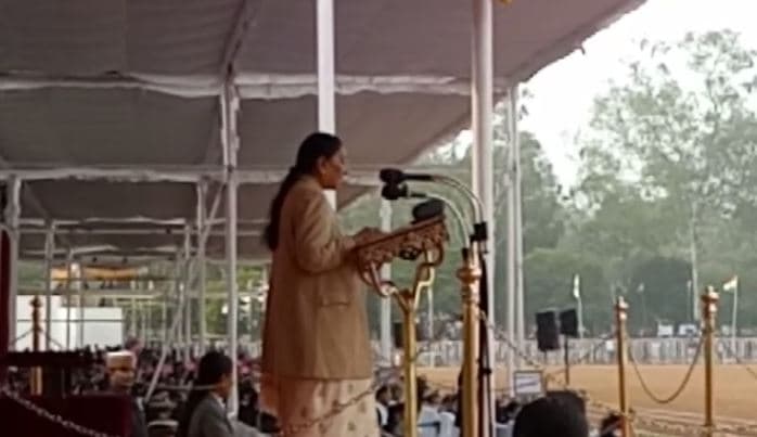 VIDEO : गणतंत्र दिवस पर राज्यपाल आनंदीबेन पटेल ने की कमलनाथ सरकार की तारीफ
