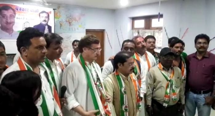 चुनाव प्रचार थमते ही बगावत, भाजपा नेता कांग्रेस में शामिल