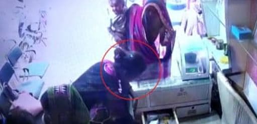 ज्वैलरी शॉप में चोरी, सीसीटीवी में कैद हुई चोरनी