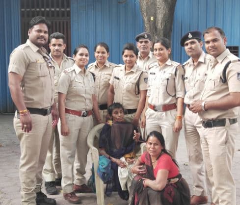 आर्थिक तंगी के चलते बहू ने सास से किया किनारा, एसआई ने दो घंटे ढूंढा, सीएम ने की तारीफ