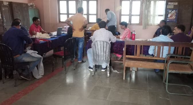 लोकायुक्त का शिकंजा, बाबू और स्टेनो रिश्वत लेते हुए रंगेहाथों गिरफ्तार