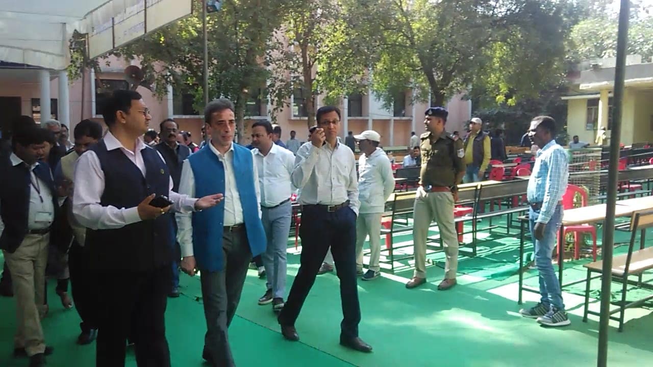 ऑब्जर्वर्स ने देखीं व्यवस्थाएं, कल सामग्री लेकर रवाना होंगे मतदान दल रवाना