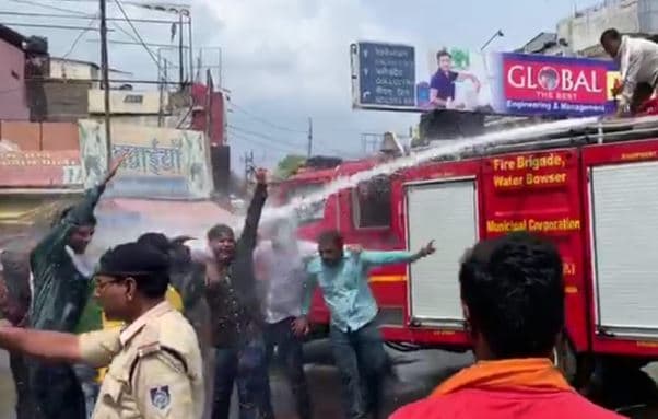 एबीवीपी कार्यकर्ताओं और पुलिस में झड़प, सरकार के खिलाफ नारेबाजी