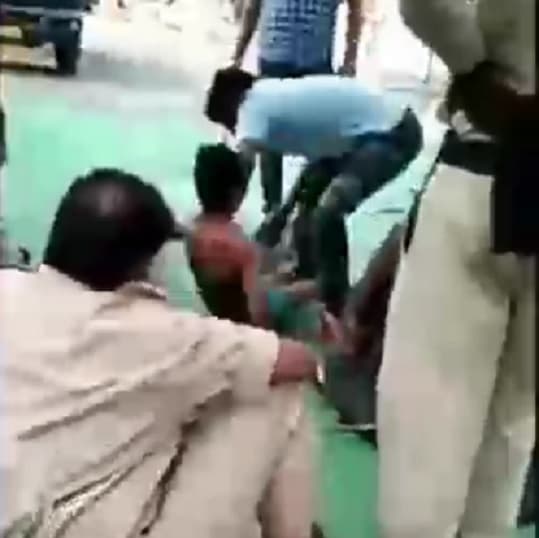 पुलिस की बर्बरता का वीडियो वायरल, पूर्व सीएम शिवराज ने की कड़ी निंदा, दो लाइन अटैच