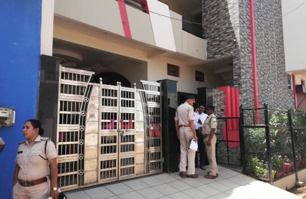 पुलिस गस्त में व्यस्त और चोर उड़ा ले गए एसडीएम की जीप