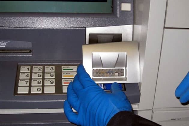 ATM कार्ड बदलकर बदमाशों ने वृद्धा के खाते से निकाले 68 हजार रुपये
