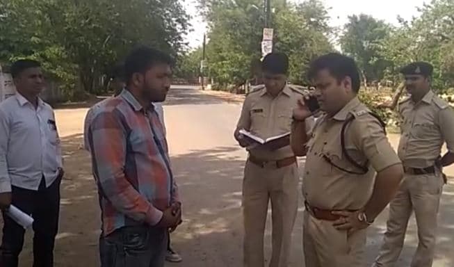बेख़ौफ़ बदमाश: कट्टे की नोक पर दिनदहाड़े नगर निगम कर्मचारी से 3 लाख लूटे
