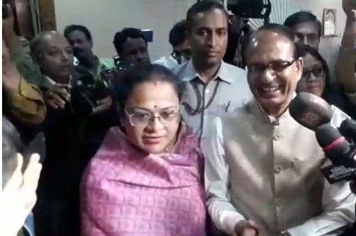 फ्री टाइम में परिवार के साथ कॉफी हाउस पहुंचे शिवराज, देखिये वीडियो