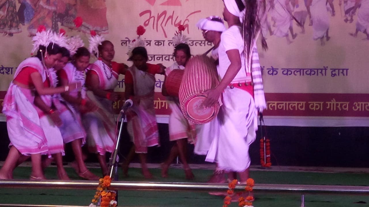 देशभक्ति के तरानों से गूँजा कला मंदिर, लोकतंत्र का लोक उत्सव भारत पर्व शुरू