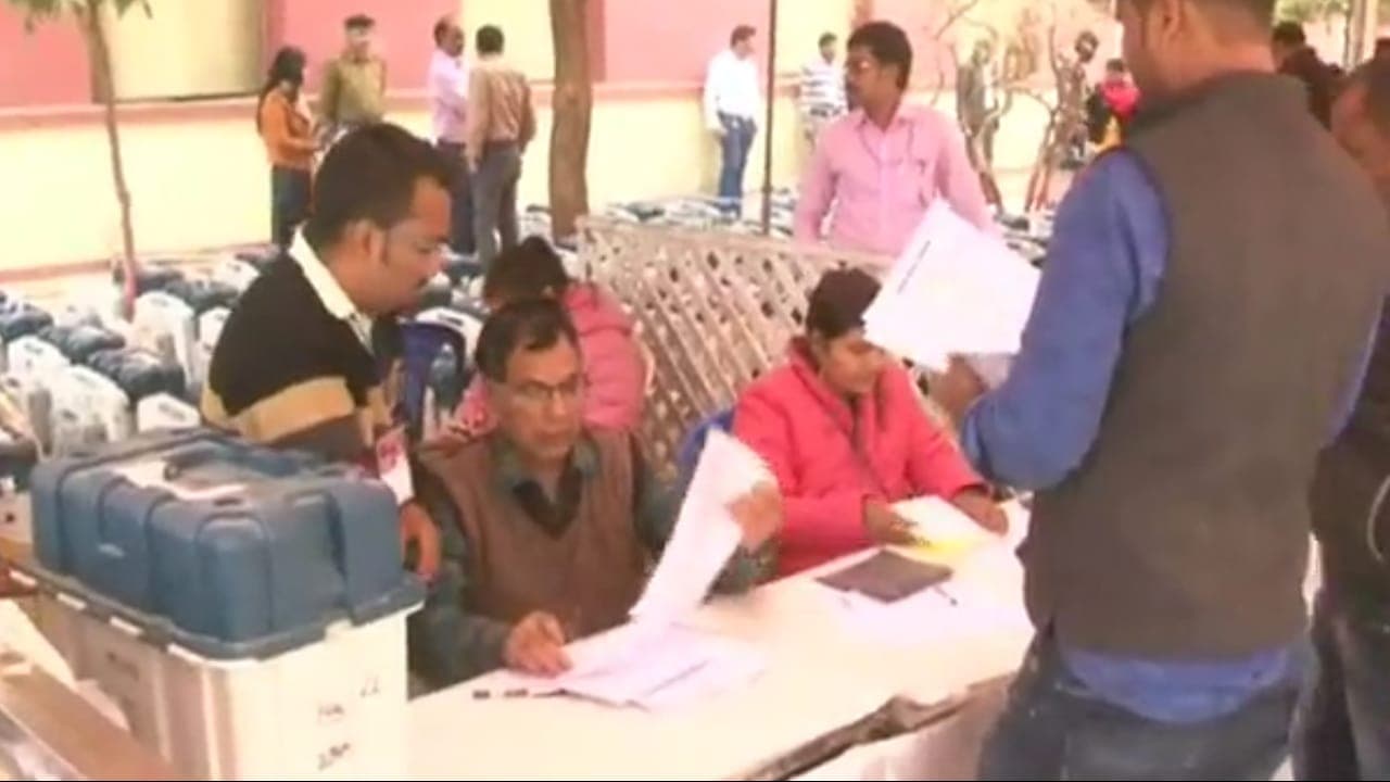 यहां पोलिंग अफसर में डेंगू का खौफ, साथ में लाए मॉस्किटो क्वाइल
