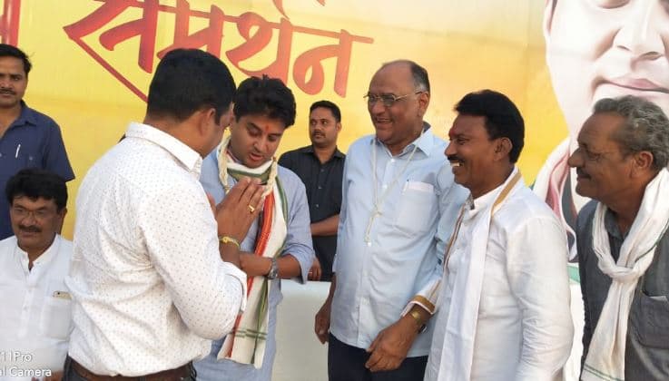 शिवराज सरकार में मंत्री रहे केएल अग्रवाल ने थामा ‘हाथ’, सिंधिया ने दिलाई सदस्यता