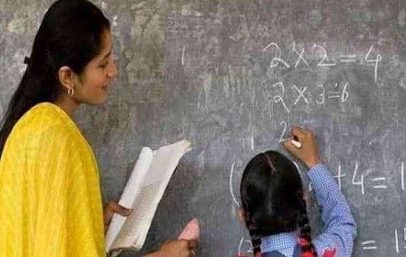 शिक्षकों को कमलनाथ सरकार का बड़ा झटका, ऐसा हुआ तो मिलेगा सीधा र‍िटायरमेंट