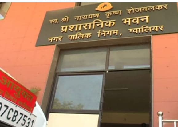 जल-कर वसूली में लापरवाही : 4 कर्मचारी निलंबित, 8 उपयंत्री व 2 सहायक यंत्री को नोटिस