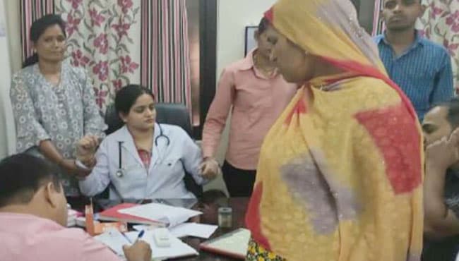 लोकायुक्त का शिकंजा, रिश्वत लेते रंगेहाथ पकड़ाई महिला डॉक्टर