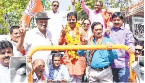 MP: विरोधियों ने दिखाई एक जुटता, बीजेपी प्रत्याशी के लिए किया प्रचार