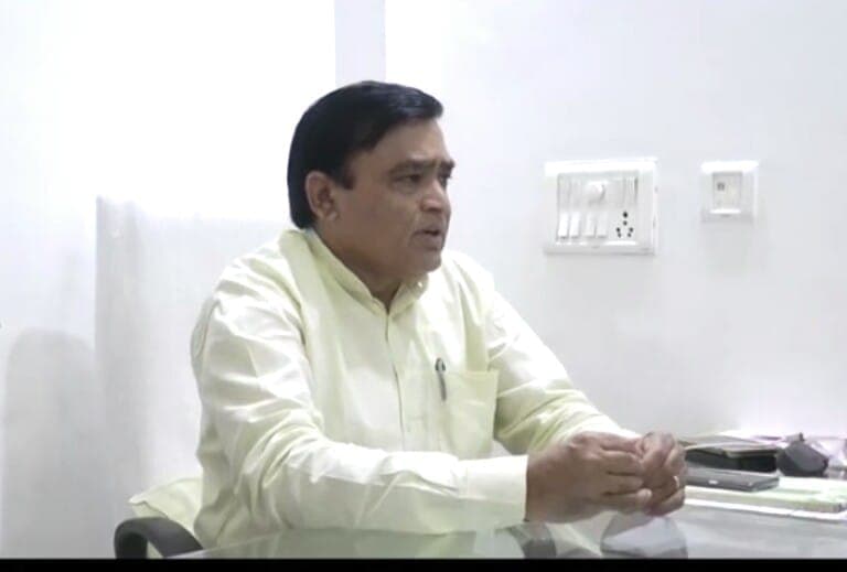 मंत्री बोले, बंद हो गायों को खुद के ऊपर से निकलवाने की परंपरा