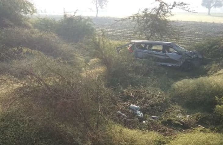 तेज रफ़्तार कार दो पलटी खाकर 200 फीट दूर गिरी, कारोबारी सहित दो की मौत