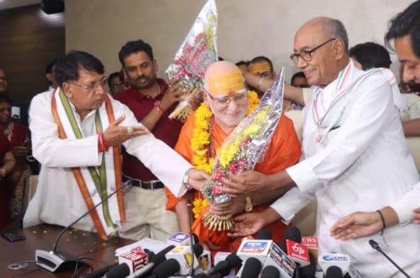 मप्र मठ-मंदिर सलाहकार समिति के नए अध्यक्ष स्वामी सुबुद्धानंद ने ग्रहण किया पदभार