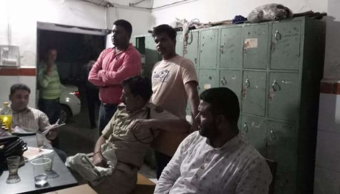 संचालक से रिश्वत मांग रहा था ASI, लोकायुक्त को देख भागा, पत्थर में पैर फंसते ही गिरा, अरेस्ट