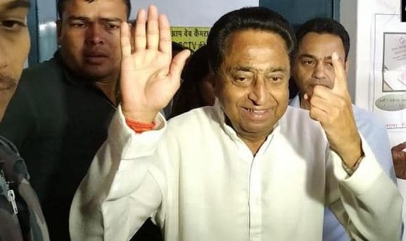 वोट के बाद दिखाया ‘पंजा’, कमलनाथ बोले ..तो क्या कमल दिखाता