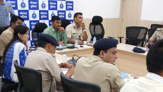 केश और शराब तस्करों पर रखें पैनी नजर, चुनावी सुरक्षा में न हो चूक : डीआईजी