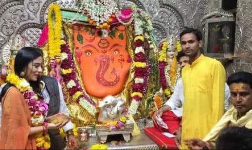 इंदौर पहुंची अभिनेत्री अमृता राव , खजराना गणेश मंदिर में दर्शन किए